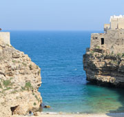 Estate in Puglia: trulli, spiagge e terrazze sul mare