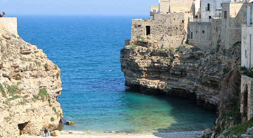 Estate in Puglia: trulli, spiagge e terrazze sul mare