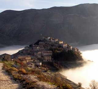 La Valnerina, dalla Cascata delle Marmore a Norcia Hotel