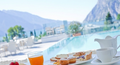 9 Best Breakfasts With a View!